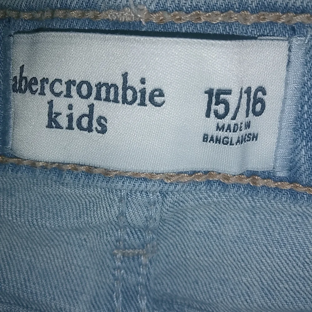 Abercrombie Kids 15/16 27 Distressed Medium Wash Jeans Shorts